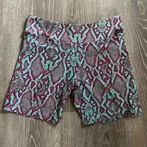 lici fit shorts